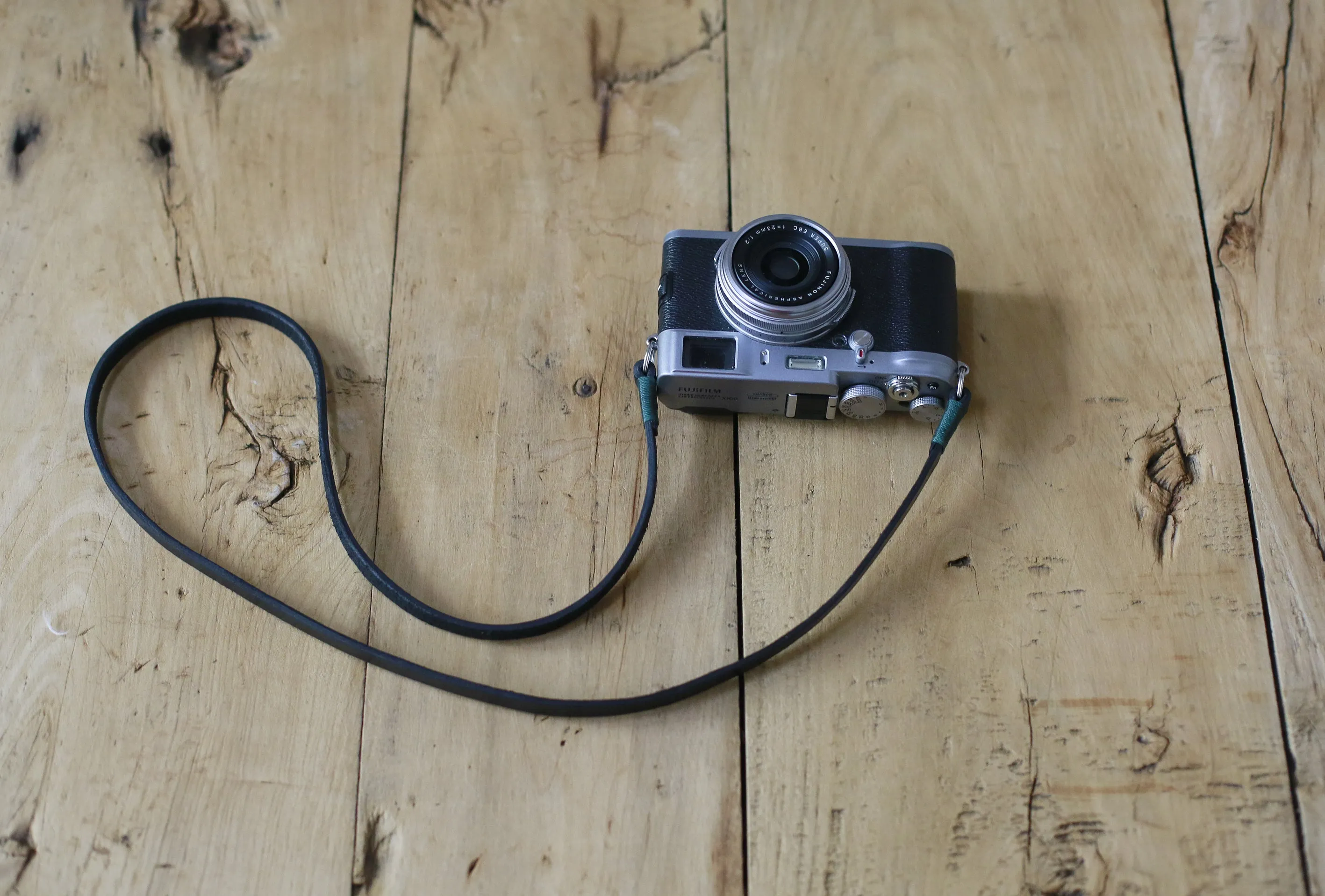 Formal Style Kid User Calm green handmade black leather camera shoulder neck strap | Windmup.com