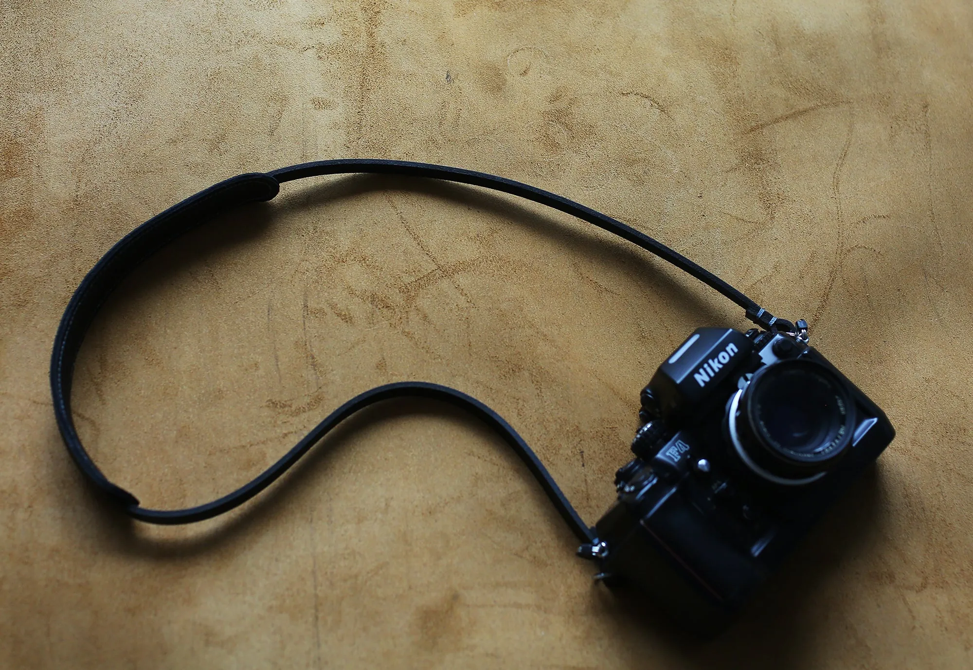 Handmade Black Leather Camera Strap ?C Minimalist Comfort Edition hands free operation