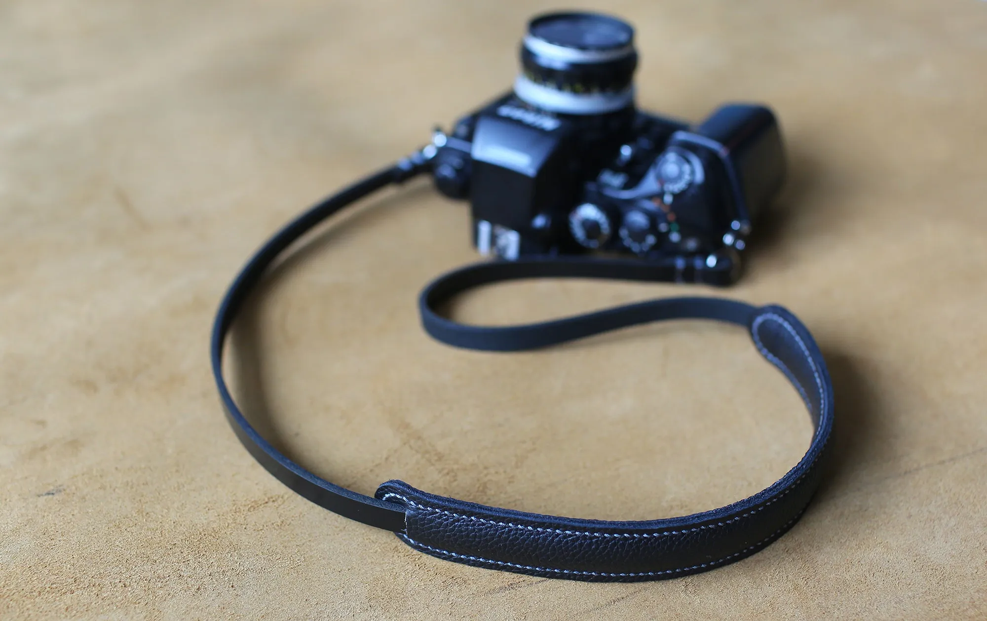 Handmade Black Leather Camera Strap ?C Minimalist Comfort Edition Beach Goer