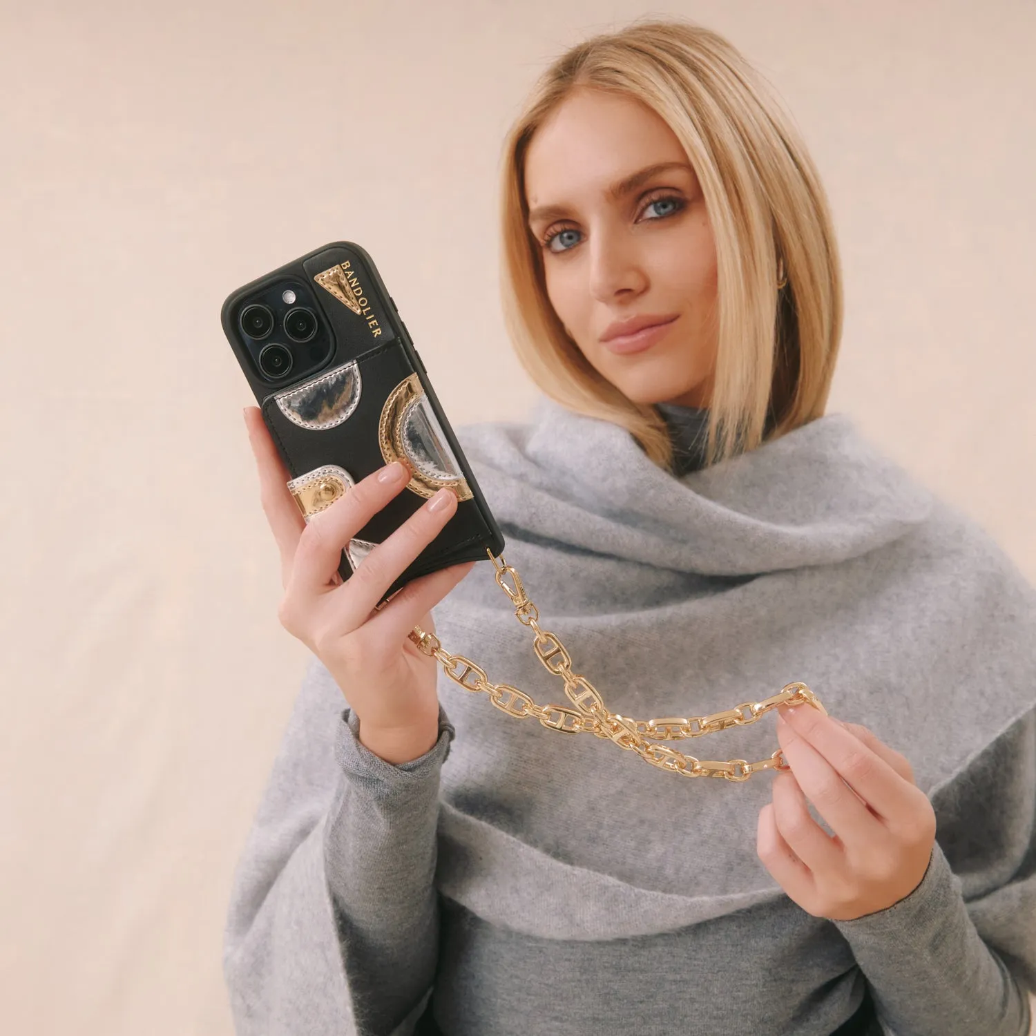 Stylish Layer Texture Isla MagSafe Charging Wristlet Phone Case - Black/Gold