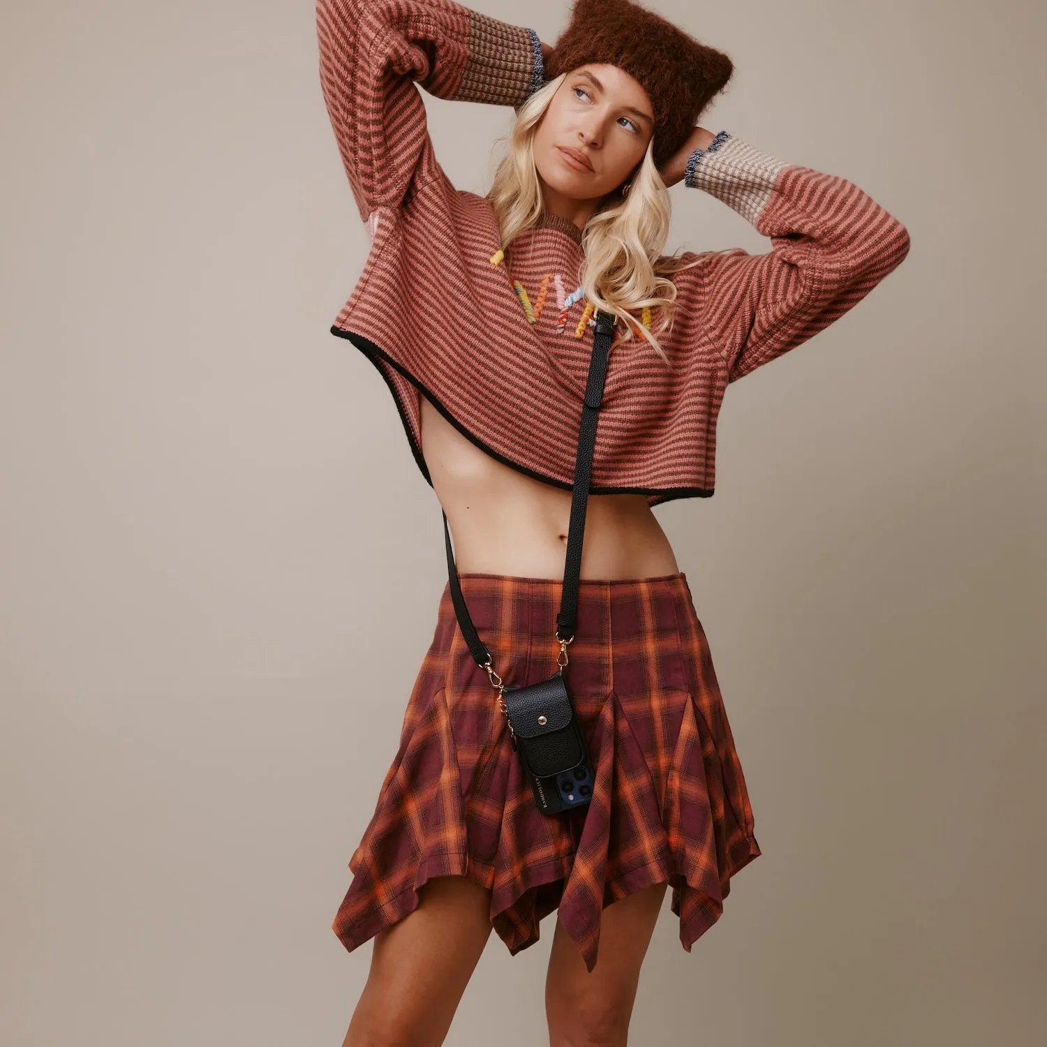 Clear Frame Lightweight Build Quality River Magnet Crossbody Phone Case - Black/Gold