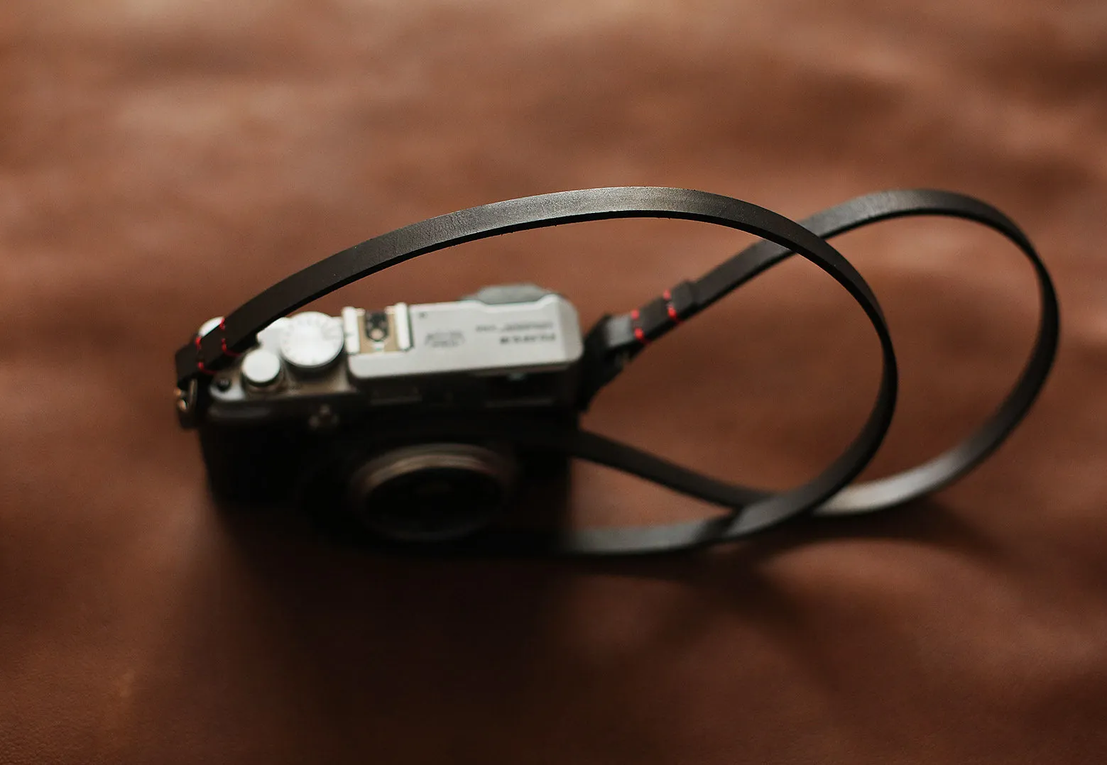 Windmup Black Handmade Leather Camera Strap Ergonomic Phone Grip